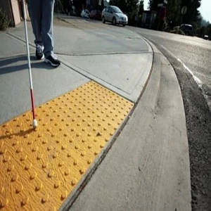 piso tátil alerta de concreto